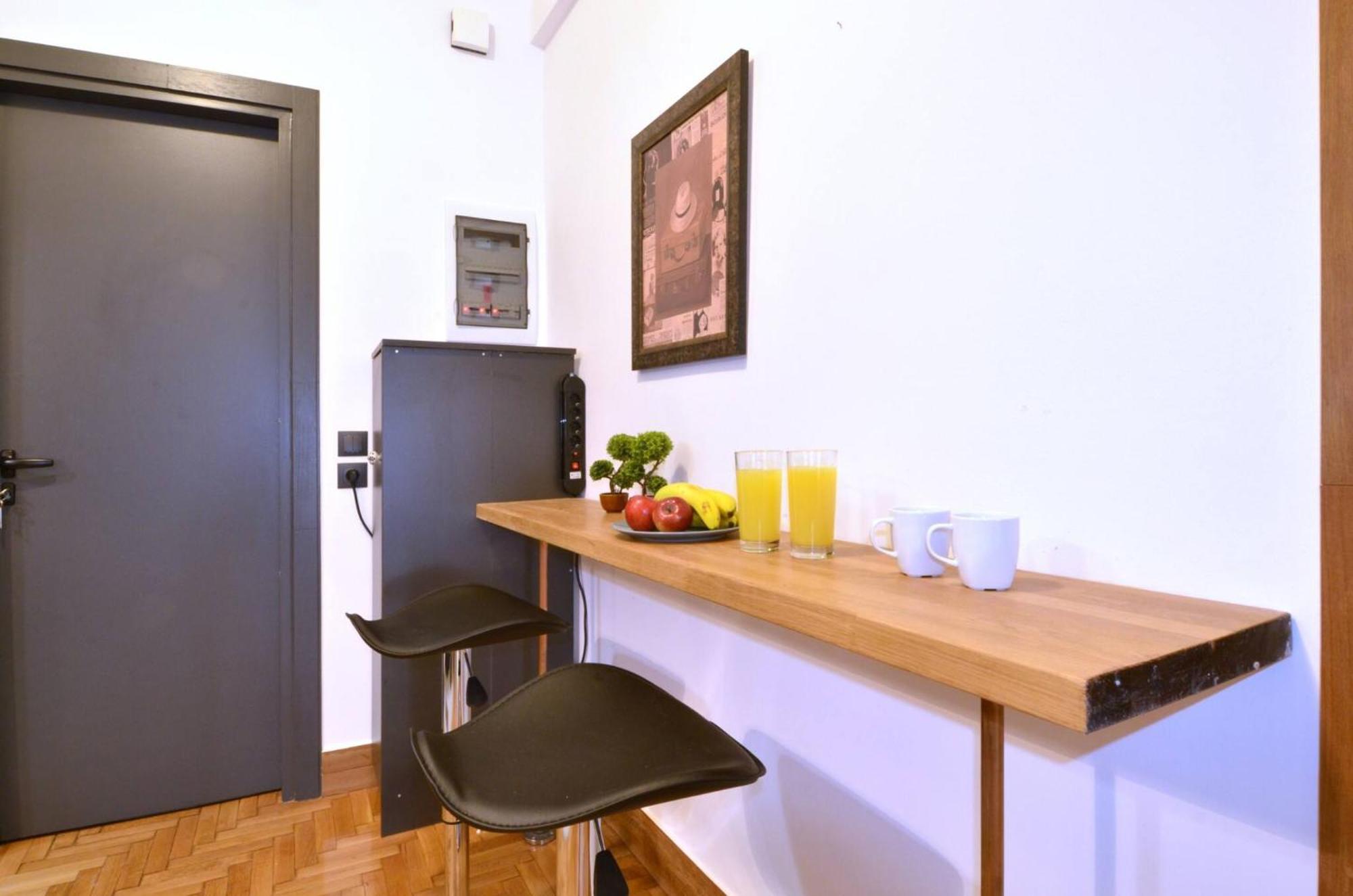 A Modern Rustic Cosy Apartment At The Foot Of Mount Lycabettus 雅典 外观 照片