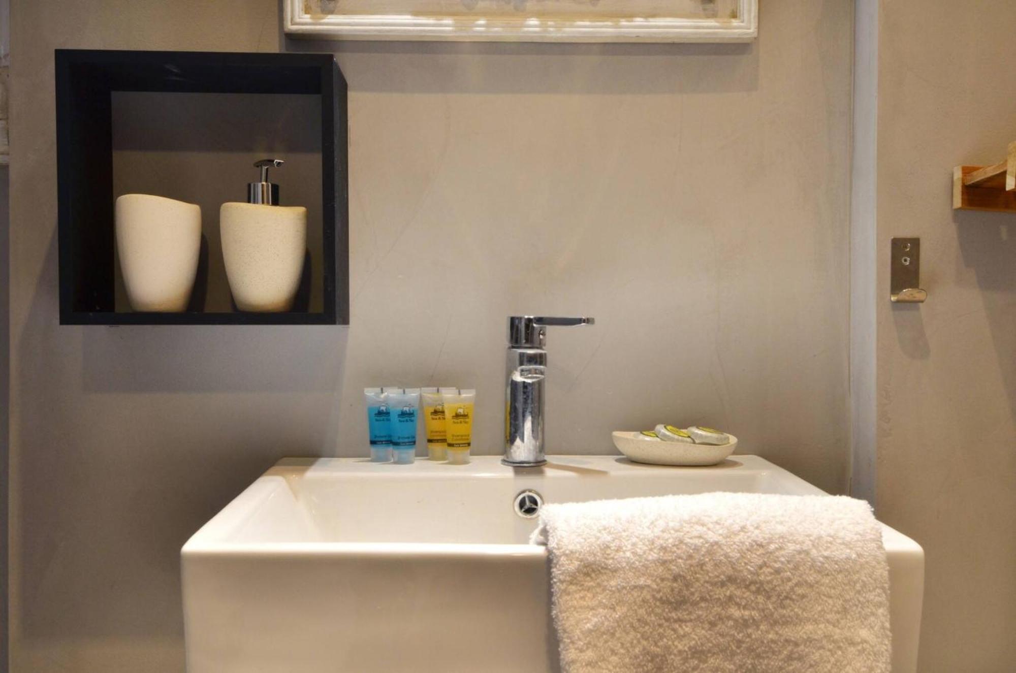 A Modern Rustic Cosy Apartment At The Foot Of Mount Lycabettus 雅典 外观 照片